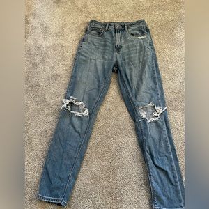 AE Ripped Relaxed Mom Jean